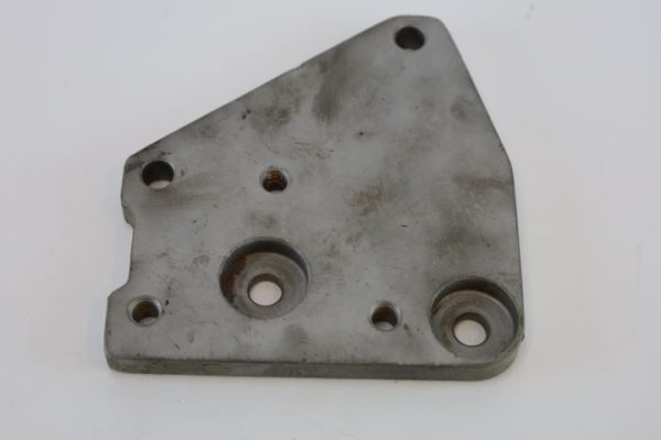 Base plate fuel filter housing