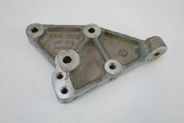 Base plate fuel filter housing