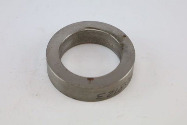 Camshaft retaining ring